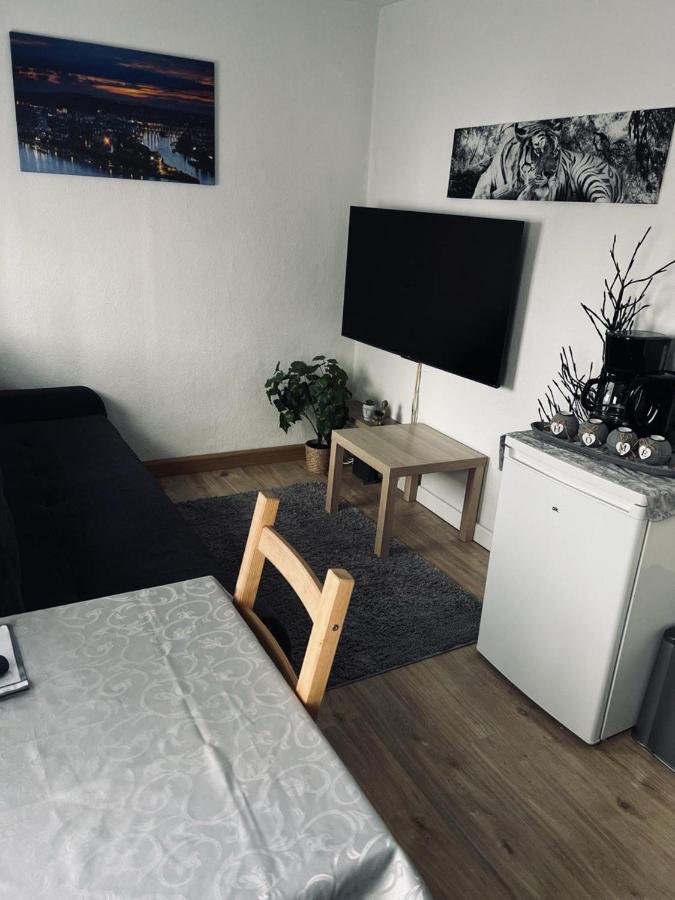 Lovely 1-Bed Apartment In Koblenz โคเบลนซ์ ภายนอก รูปภาพ